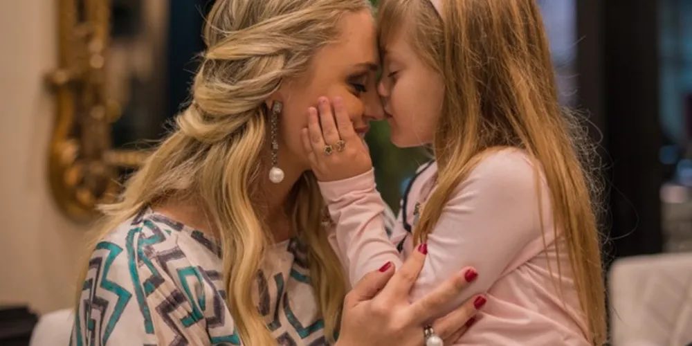 Suellen Hilgemberg Generoso e sua filha Valentina