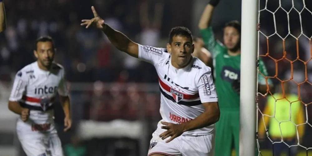 Imagem ilustrativa da imagem São Paulo bate o Rosário Central e avança na Sul-Americana