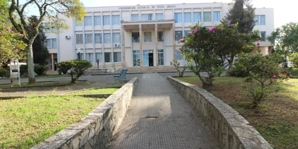 O resultado das emergentes considera um universo de 350 universidades pesquisadas de 42 países