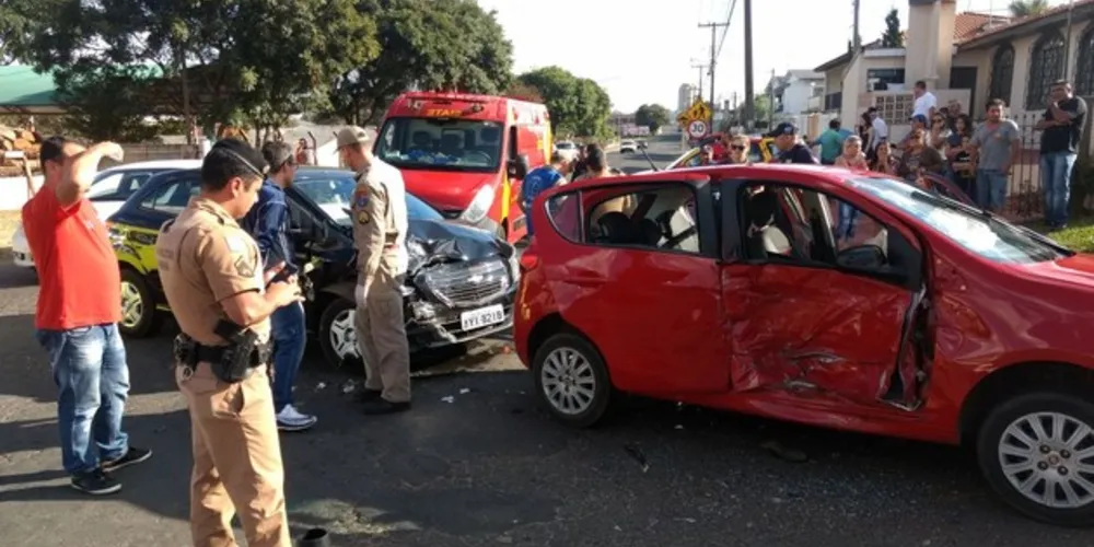 Imagem ilustrativa da imagem Suspeitos capotam carro durante fuga em Uvaranas