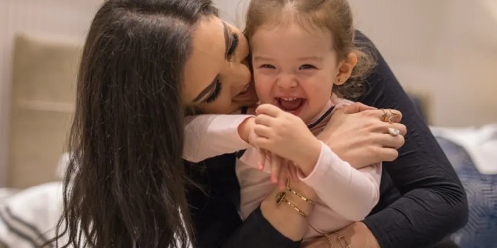 Marcela Vargas Caldeira e a pequena Naomi