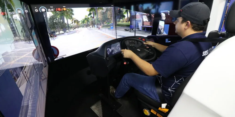 Motoristas podem aperfeiçoar técnicas em simuladores gratuitamente