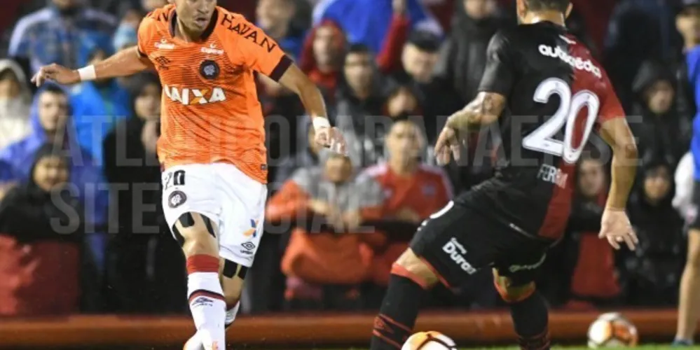Imagem ilustrativa da imagem Atlético-PR segura pressão e se classifica na Sul-Americana