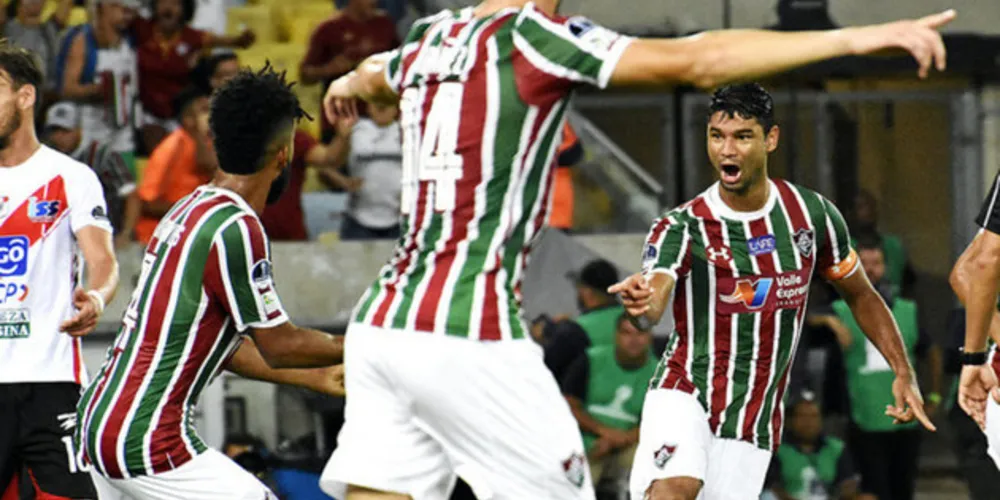 Imagem ilustrativa da imagem Fluminense perde na altitude, mas avança na Sul-Americana