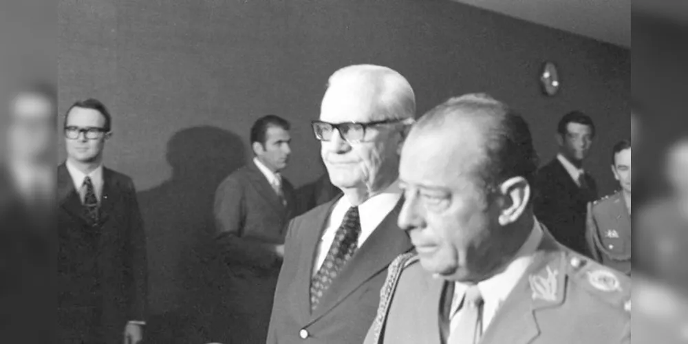 O General Ernesto Geisel visita o Palácio do Planalto, acompanhado pelo General João Baptista Figueiredo/Foto: Divulgação Agência O Globo