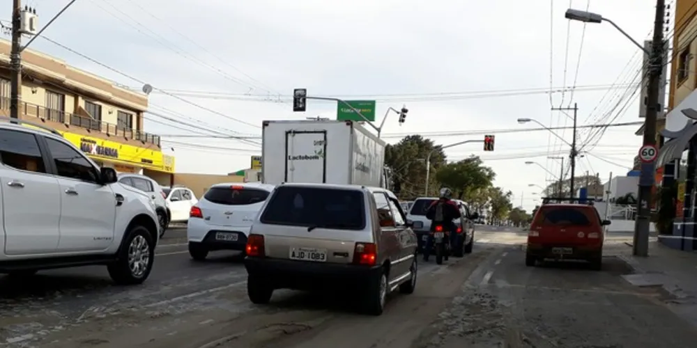 O incidente aconteceu por volta das 9 horas nas via bairro centro, na altura do cruzamento da Rua Thaumaturgo de Azevedo