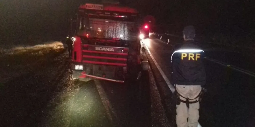 Imagem ilustrativa da imagem Motorista morre após colisão frontal com caminhão na BR-277