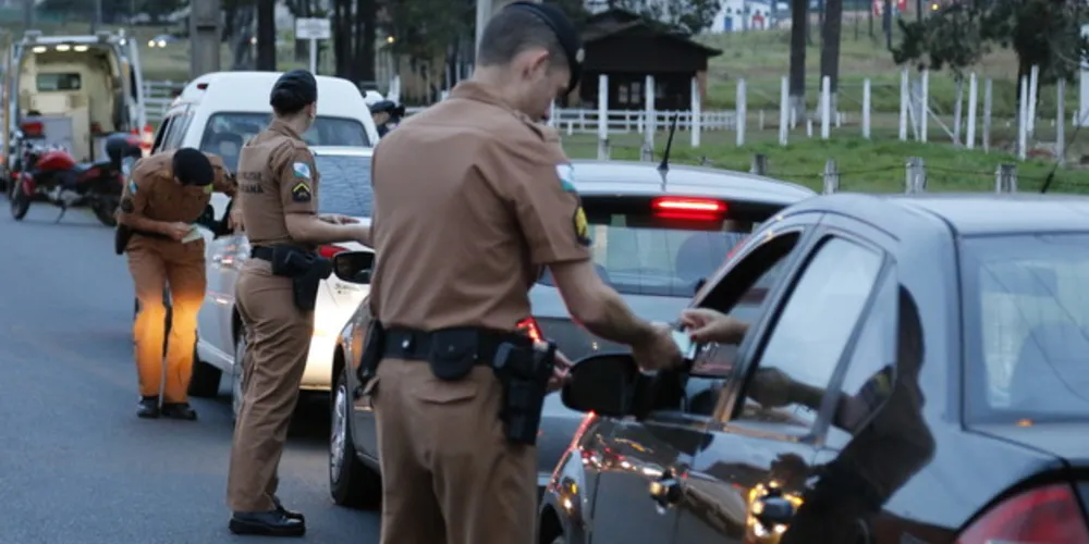 Imagem ilustrativa da imagem Ação policial aborda 1,8 mil pessoas e detem 13 na região
