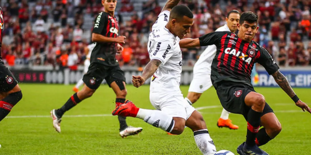 Imagem ilustrativa da imagem Atlético-PR leva 2 x 1 e perde em casa para o Galo