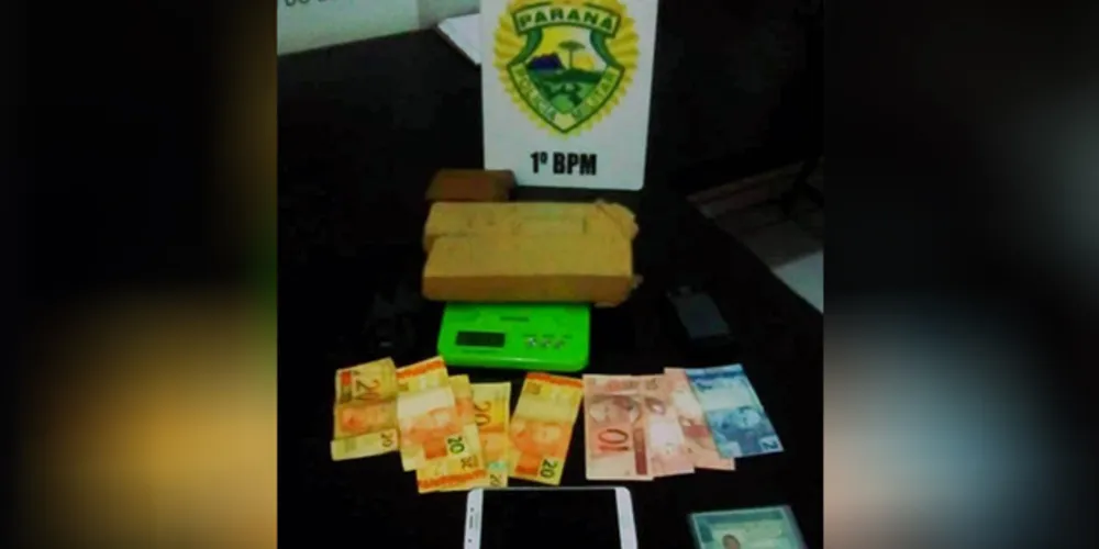 Imagem ilustrativa da imagem Casal é detido com mais de um quilo de maconha