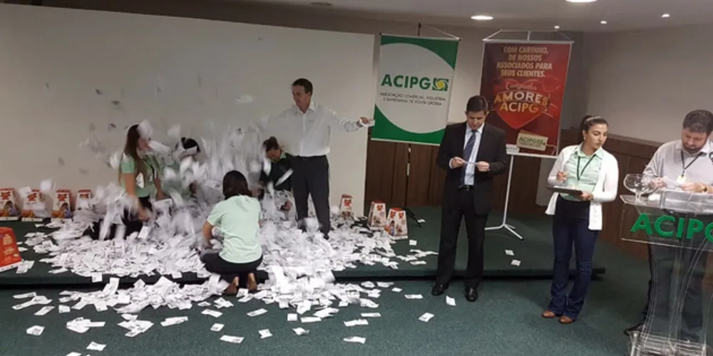 Imagem ilustrativa da imagem Campanha Amores da Acipg premia 35 consumidores
