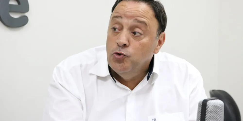 Imagem ilustrativa da imagem Hussein Bakri é internado para procedimento médico