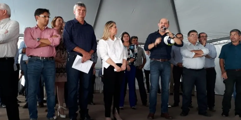 Cida também se reuniu com prefeitos da Associação dos Municípios dos Campos Gerais