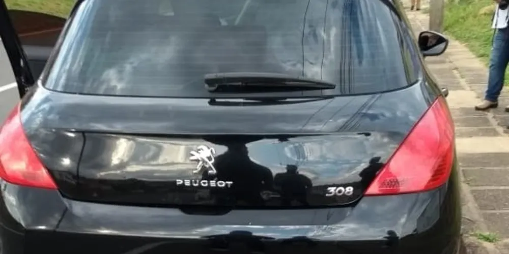 Imagem ilustrativa da imagem PM recupera carro roubado na Avenida Visconde de Taunay