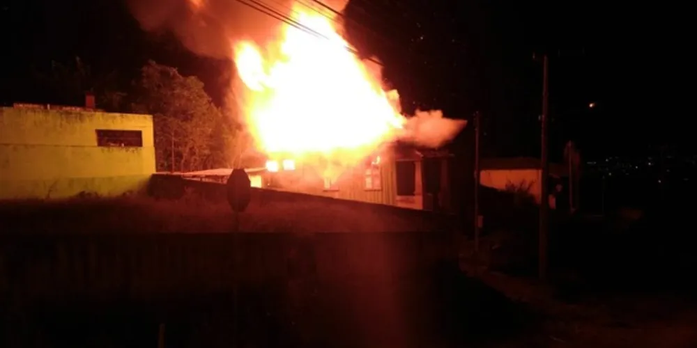 Imagem ilustrativa da imagem Incêndios destroem duas residências vilas de PG