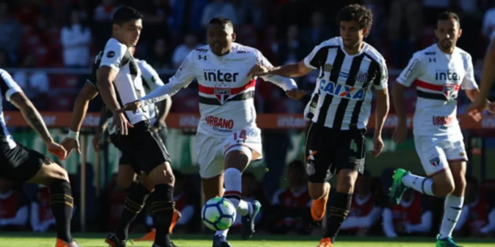 Imagem ilustrativa da imagem São Paulo vence clássico 'San-São' pelo Brasileiro