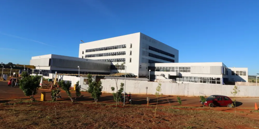 Apenas quatro trabalhadores atuam no canteiro da obra atualmente 