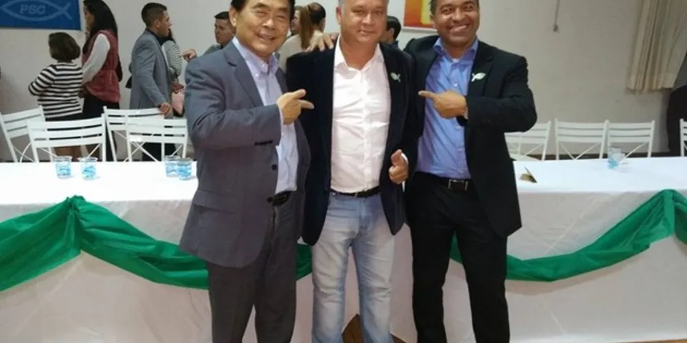 Izaias ao lado de Takayama, deputado federal do PSC