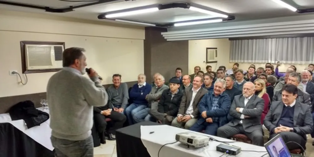 Imagem ilustrativa da imagem Osmar reúne lideranças para discutir plano de governo