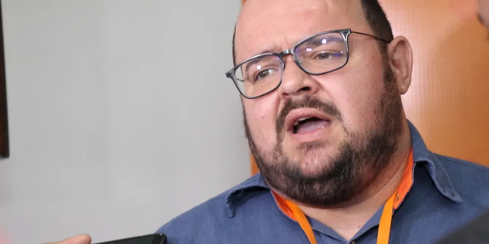 Professor José Sebastião Fagundes Filho usou as redes sociais para informar a decisão
