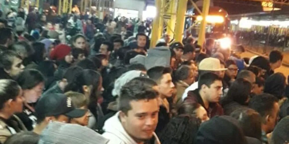 Imagem ilustrativa da imagem Redução de ônibus superlota terminal central