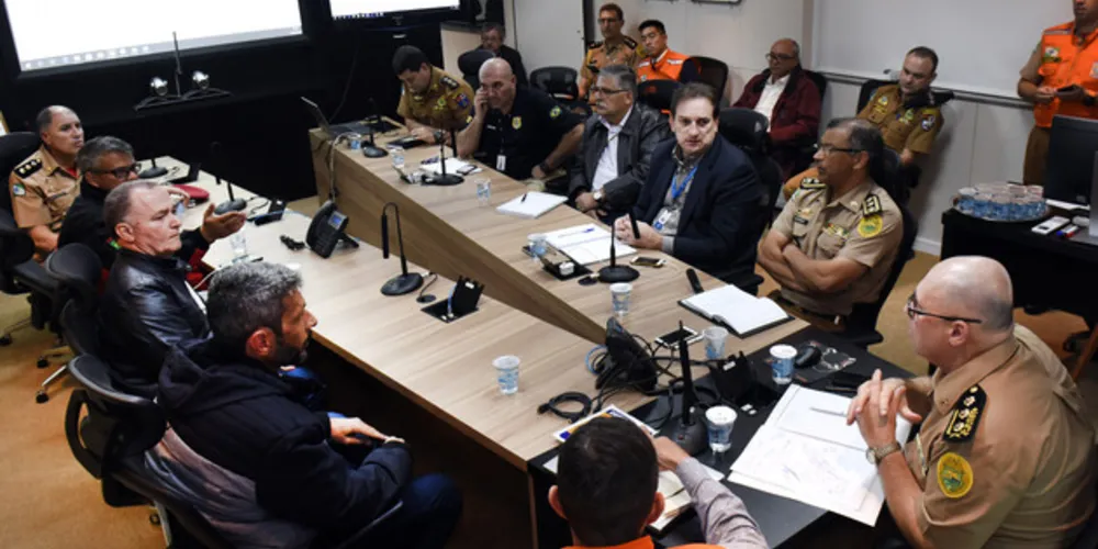 Estado e caminhoneiros fecham acordo para trânsito de cargas especiais