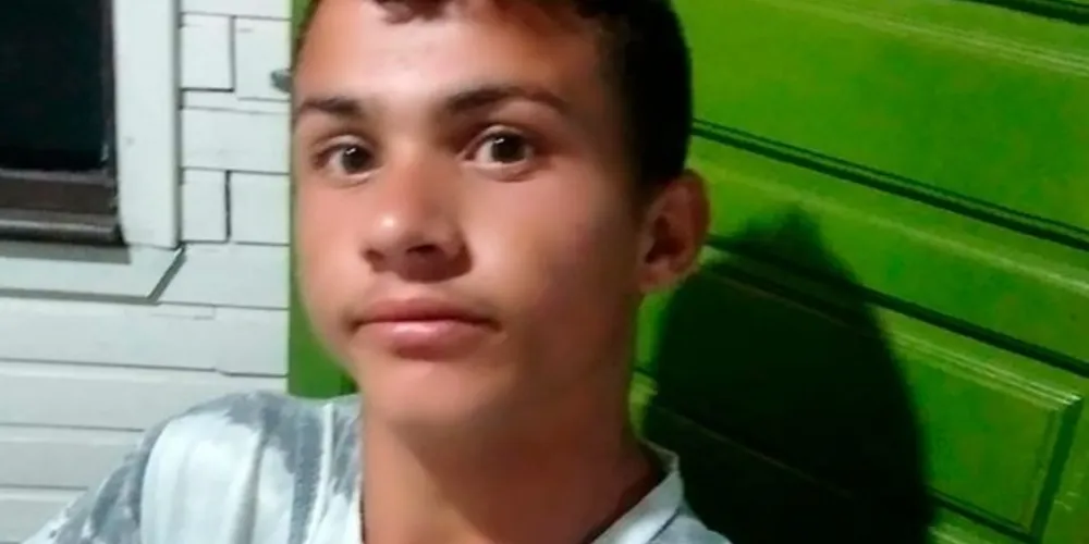 Imagem ilustrativa da imagem Jovem é morto a tiros na frente de familiares