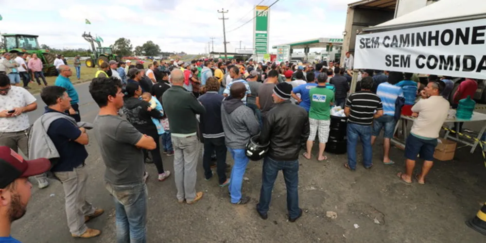Imagem ilustrativa da imagem Região segue com protestos dos caminhoneiros
