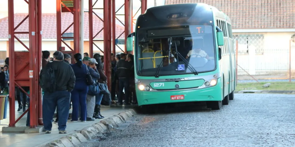 Imagem ilustrativa da imagem Ônibus circulam em horário reduzido nesta semana