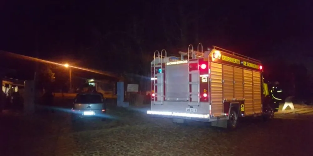 Imagem ilustrativa da imagem Princípio de incêndio em barracão assusta vizinhos