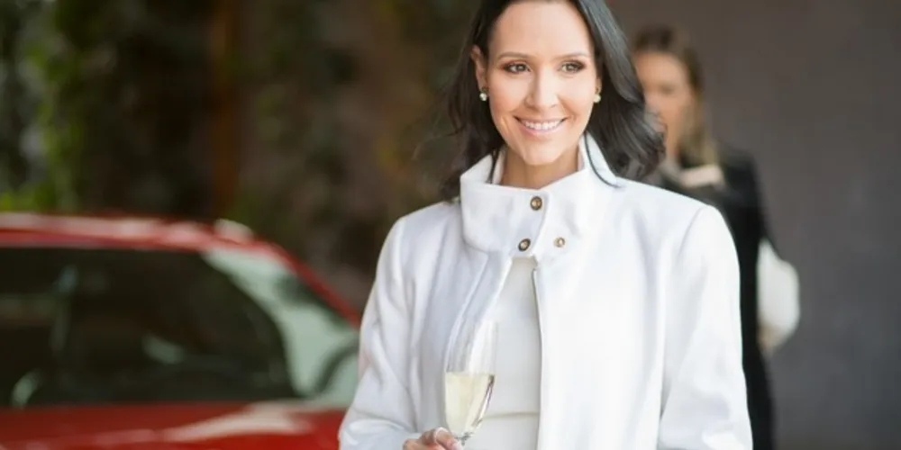 BELA - Fernanda Camargo Kassab, empresta toda sua beleza e elegância para a coluna RC desta terça-feira. Foto: Renata Guimarães
