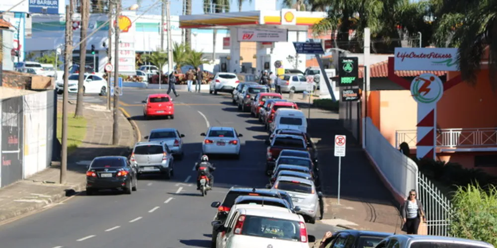Em PG, últimos postos com combustível tiveram fila quilométrica na semana passada