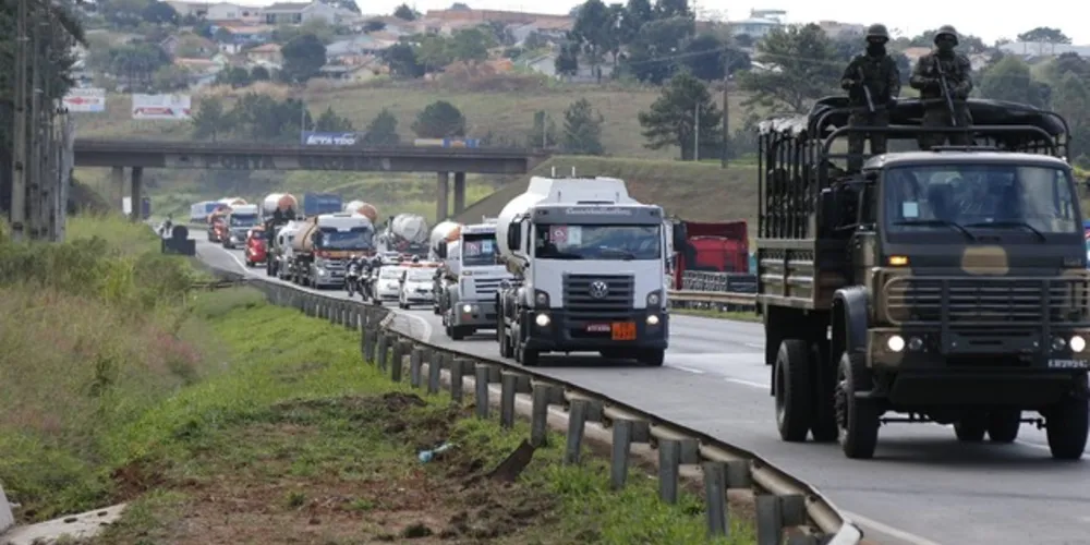 Imagem ilustrativa da imagem Comboio com 18 caminhões tanque chega em PG