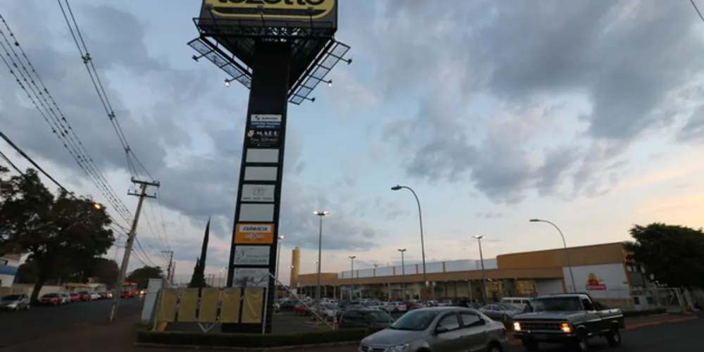 Imagem ilustrativa da imagem Shoppings e mercados irão abrir em horário diferenciado