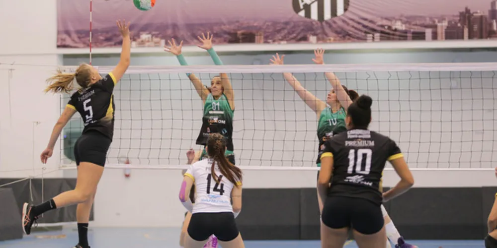 Imagem ilustrativa da imagem Equipe feminina do Caramuru vence na estreia