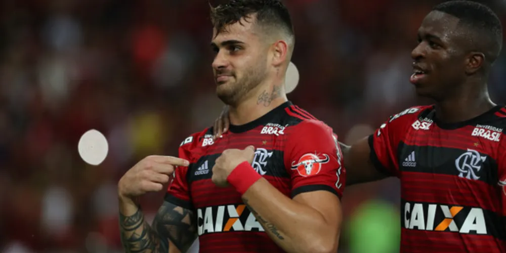 Imagem ilustrativa da imagem Flamengo bate o Corinthians no Maracanã e garante liderança