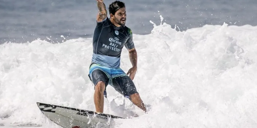 Imagem ilustrativa da imagem Brasileiro é campeão da etapa de Bali do Circuito Mundial de Surfe