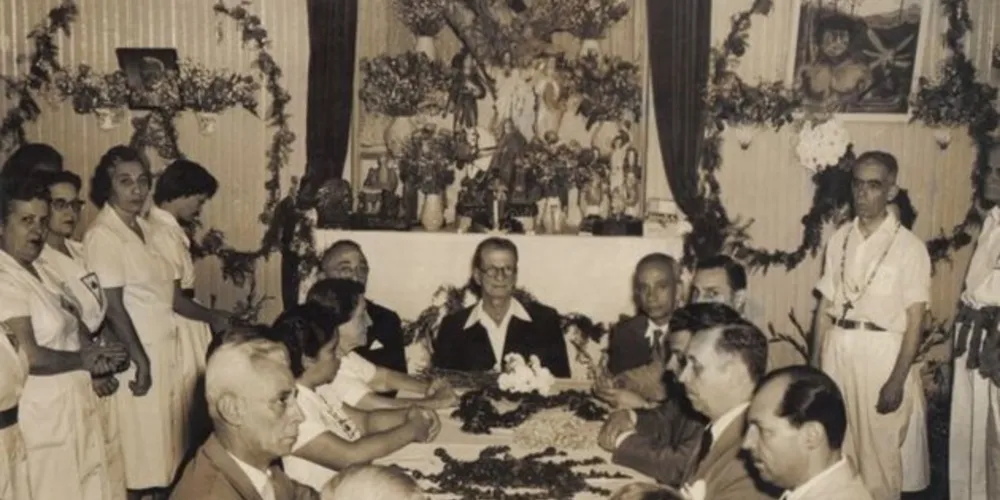 Zélio Fernandino de Moraes em reunião na Tenda Espírita Nossa Senhora da Piedade/Foto: Reprodução Acervo Tensp