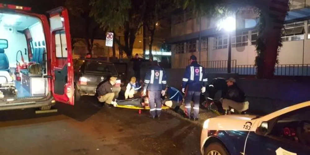 Imagem ilustrativa da imagem Jovens trocam agressões e acabam roubados no centro