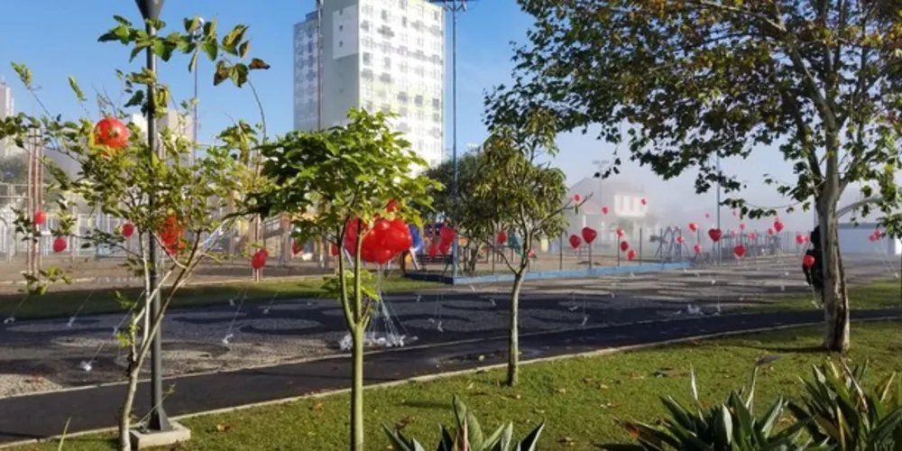 Imagem ilustrativa da imagem Parque Ambiental amanhece enfeitado com balões coloridos