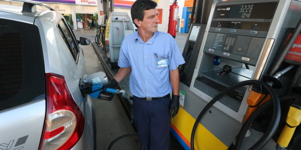 Imagem ilustrativa da imagem Diesel fica R$ 0,55 mais barato e etanol sobe 12%