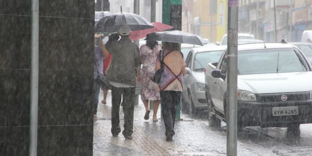 Imagem ilustrativa da imagem Defesa Civil emite alerta de tempestade para PG