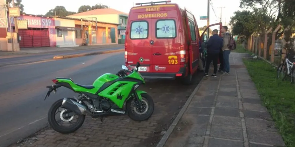 Imagem ilustrativa da imagem Jovem fica ferido após acidente na Carlos Cavalcanti
