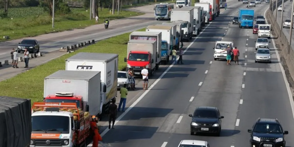 Por causa da paralisação, a previsão oficial de 2,5% de crescimento do PIB para este ano poderá ser revista para baixo