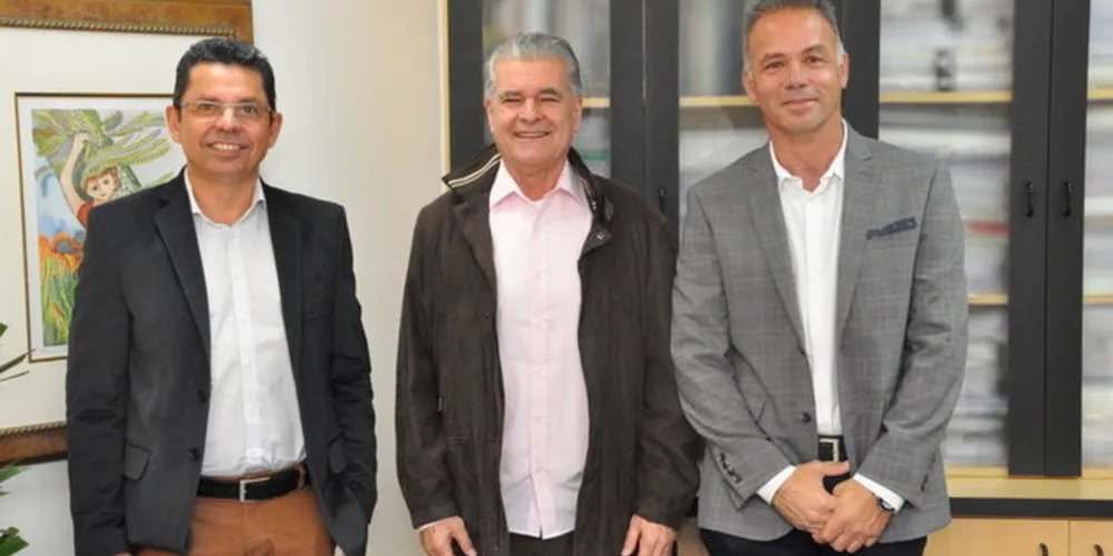 Imagem ilustrativa da imagem Secretário recebe novo reitor e vice da UEPG