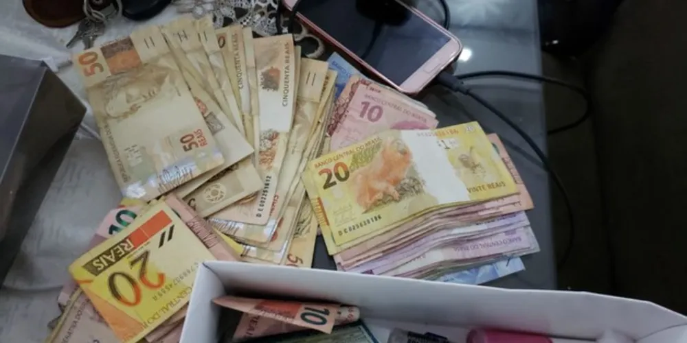 Dinheiro apreendido durante a Operação Duelo