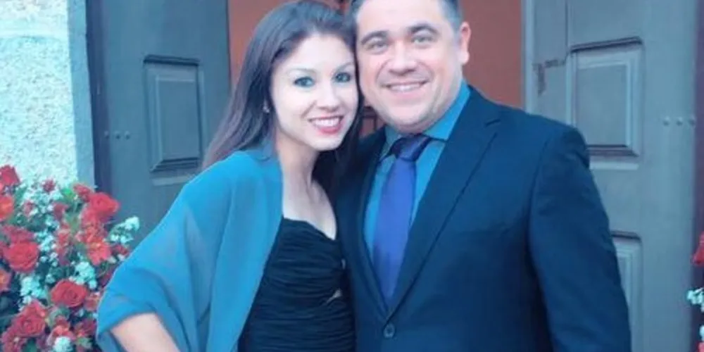 NIVER – Na última quinta-feira (14), foi a vez de Humberto Araújo comemorar a chegada de mais um ano de vida. Humberto é competente profissional da odontologia e se destaca pelo seu trabalho sempre atual, deixando o sorriso de seus pacientes ainda mais bonito. No registro Humberto com sua esposa Cristianne Vaz Da coluna RC os votos de sucesso e saúde.