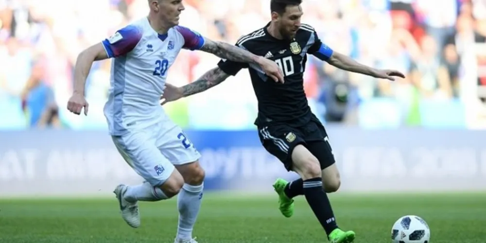 Imagem ilustrativa da imagem Messi perde pênalti e Argentina empata com Islândia