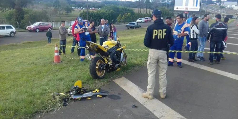 Imagem ilustrativa da imagem Acidente entre três motos deixa dois feridos graves