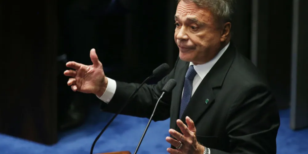 Álvaro Dias, defendeu o corte de privilégios e criticou o modo como o país tem sido conduzido. 
